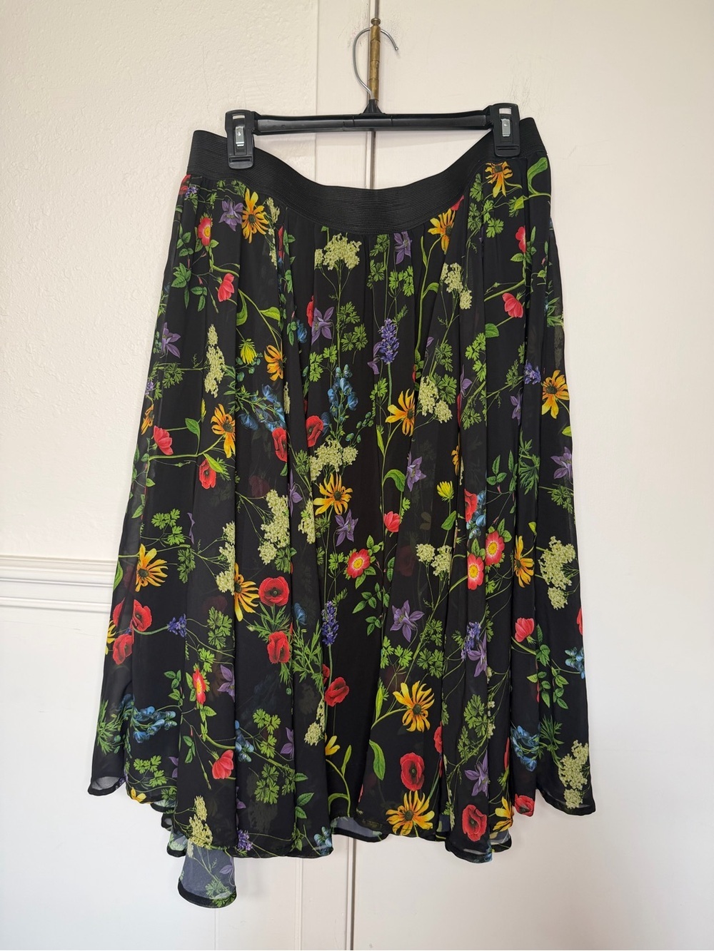 torrid Black Floral Circle Skirt with Bright Multicolor Blooms size 1